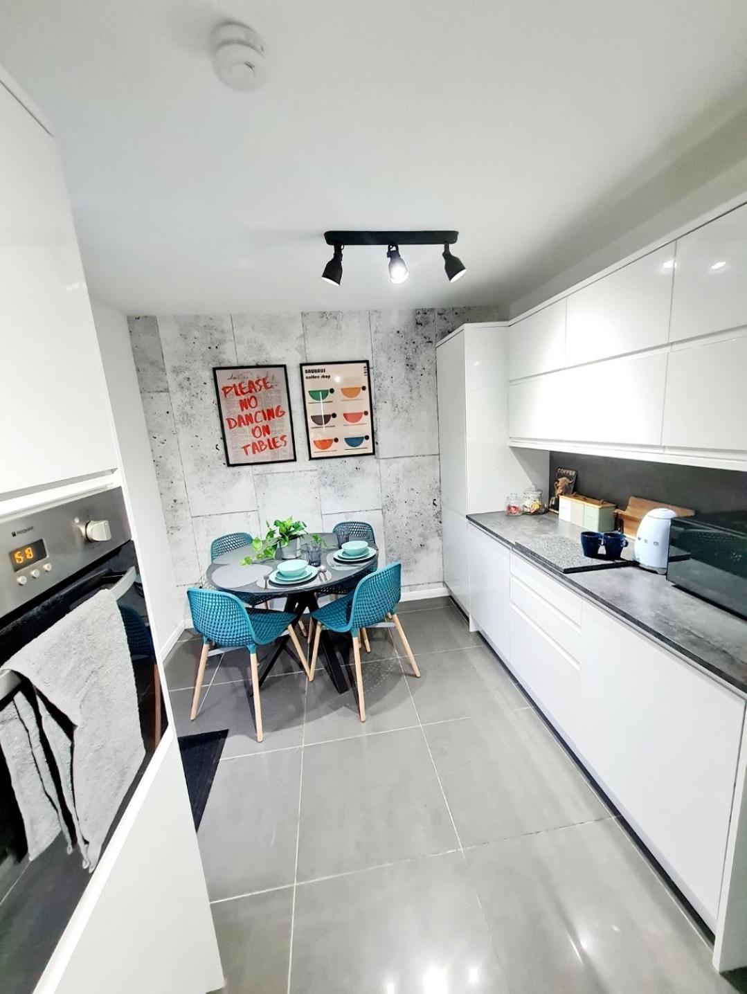 グラスゴーBright 3Br Walking Distance To Town - Free Parkingアパートメント エクステリア 写真