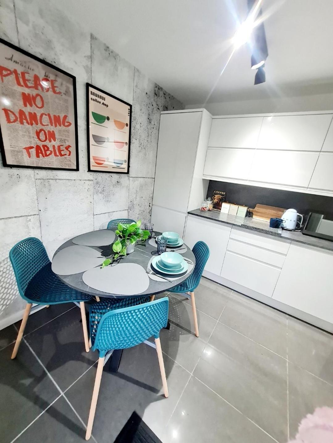 グラスゴーBright 3Br Walking Distance To Town - Free Parkingアパートメント エクステリア 写真